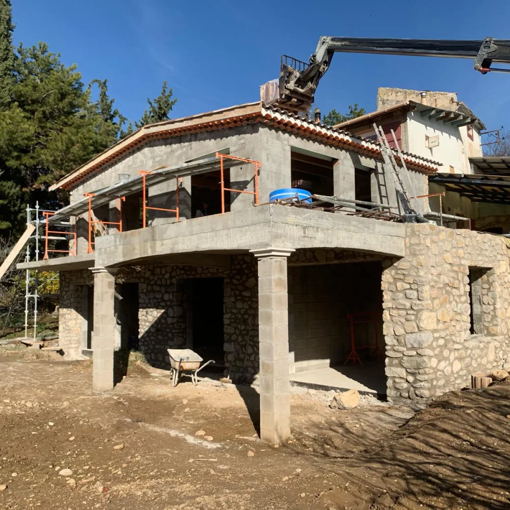 Création terrasse escalier en pierres - Entreprise de maçonnerie Sisteron - Davin et Fils